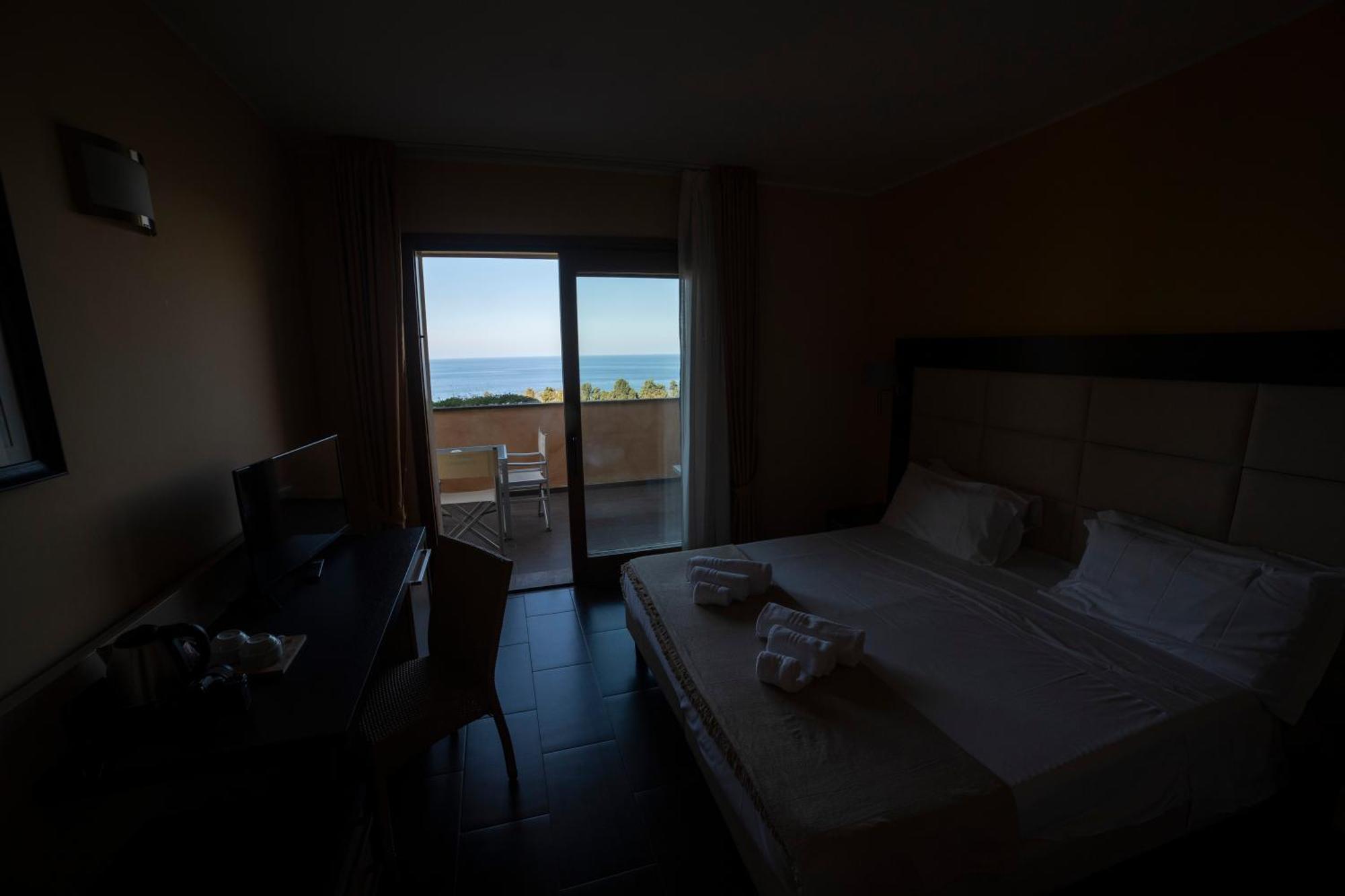 Unico Cannamele Escape Tropea By Life Resorts Паргелия Екстериор снимка